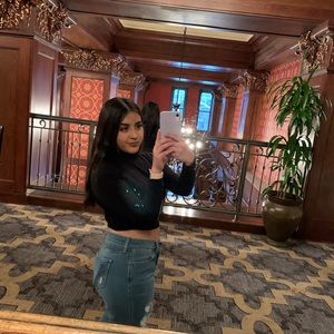 Meet your Posher, Axa